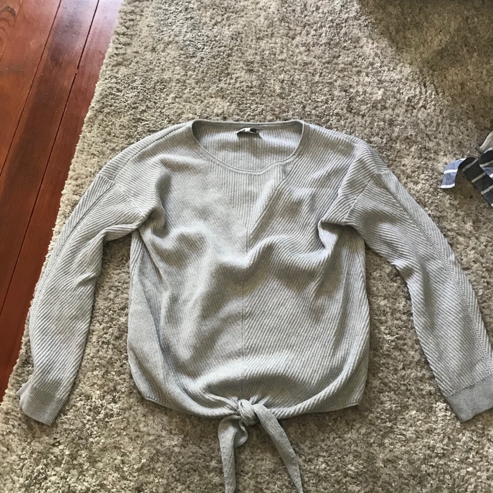 Light weight sweater